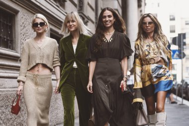 22 Eylül 2018: Milan, İtalya - modelleri, blogcular ve Milano Moda Haftası sırasında moda ve şık görünümlü etkilendiği isimlerden. -Mfwss19
