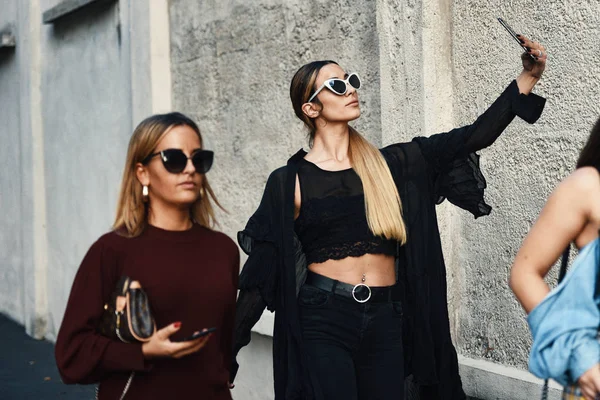 September 2018 Milano Street Style Outfit Milan Fashion Week Mfwss19 — Stockfoto