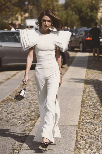 22 Eylül 2018: Milan, İtalya - Milan Moda Haftası sırasında sokak stil kıyafeti - Mfwss19
