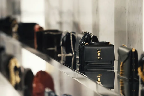 Szeptember 2018 Milánó Olaszország Yves Saint Laurent Kézitáska Egy Üzletben — Stock Fotó