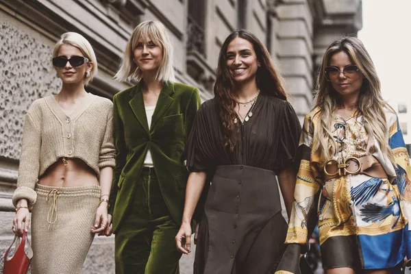 22 Eylül 2018: Milan, İtalya - modelleri, blogcular ve Milano Moda haftasında - Mfwss19 moda ve şık görünümlü etkilendiği isimlerden