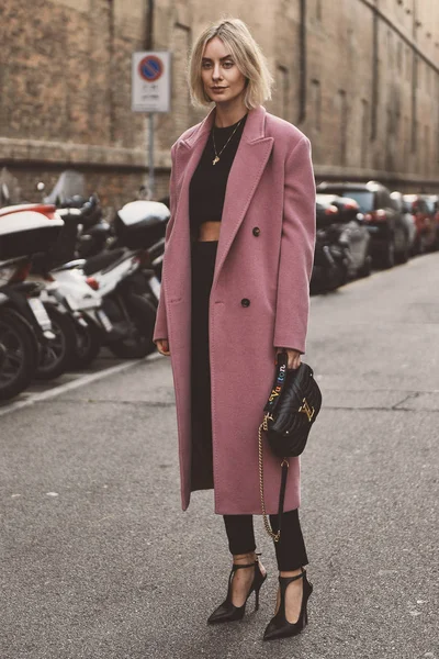 2018 ミラノ イタリア ミラノ ファッション ウィーク中にストリート スタイルの服 Mfwss19 — ストック写真