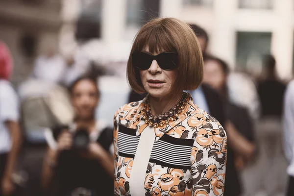 22 Eylül 2018: Milan, İtalya - Milan Moda Haftası sırasında Vogue moda editörü Anna Wintour - Mfwss19