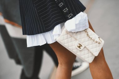 2 Ekim 2018: Paris, Fransa - Chanel Moda show Paris moda haftası sırasında sonra Chanel elbise - Pfwss19