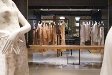 Milan, İtalya - 23 Şubat 2018: Max Mara lüks mağaza Milano'da
