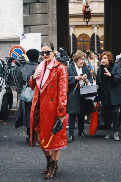 Milano Febbraio 2018 Aspetto Fashion Una Ragazza Con Abiti Accessori — Foto Stock