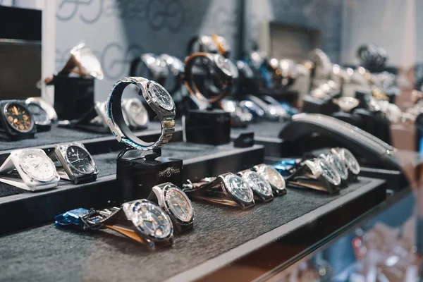 Milan Italië Februari 2018 Mannen Luxe Horloges Een Winkel Vittorio — Stockfoto