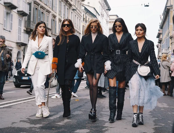 Milan Italy February 2018 Fashionable Models Bloggers Influencers Posing Walking — Stock Photo, Image