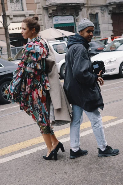Milán Italia Febrero 2018 Extravagante Atuendo Influencer Fuera Desfile Moda — Foto de Stock