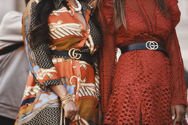 Σεπτεμβρίου 2018 Παρίσι Γαλλία Κορίτσια Που Φορώντας Στολή Gucci Κατά — Φωτογραφία Αρχείου