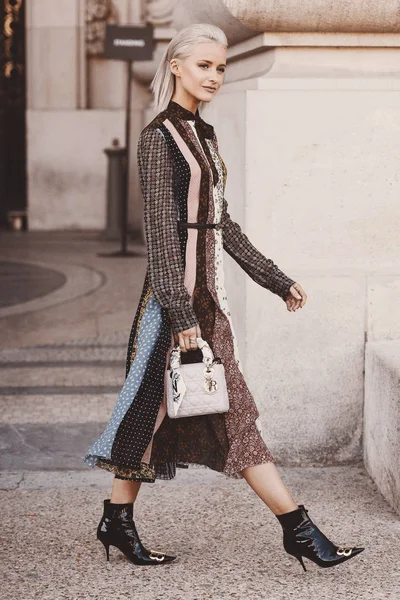 Septiembre 2018 París Francia Elegante Atuendo Durante Semana Moda París — Foto de Stock