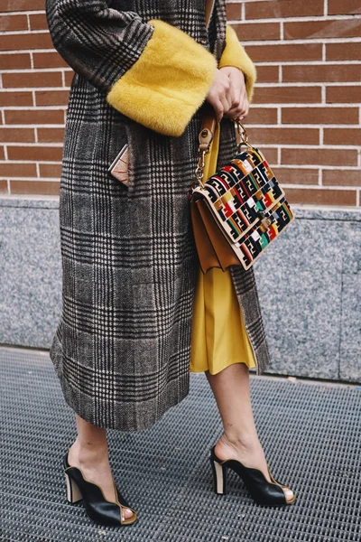 Milan Italy February 2018 Fashionable Girl Wearing Fendi Clothing Accessories — Stock Photo, Image