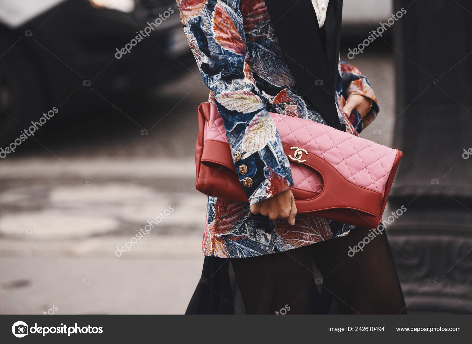 October 2018 Paris France Fashionable Girl Wearing Chanel Bag Fashion –  Stock Editorial Photo © AGCreativeLab #242610494