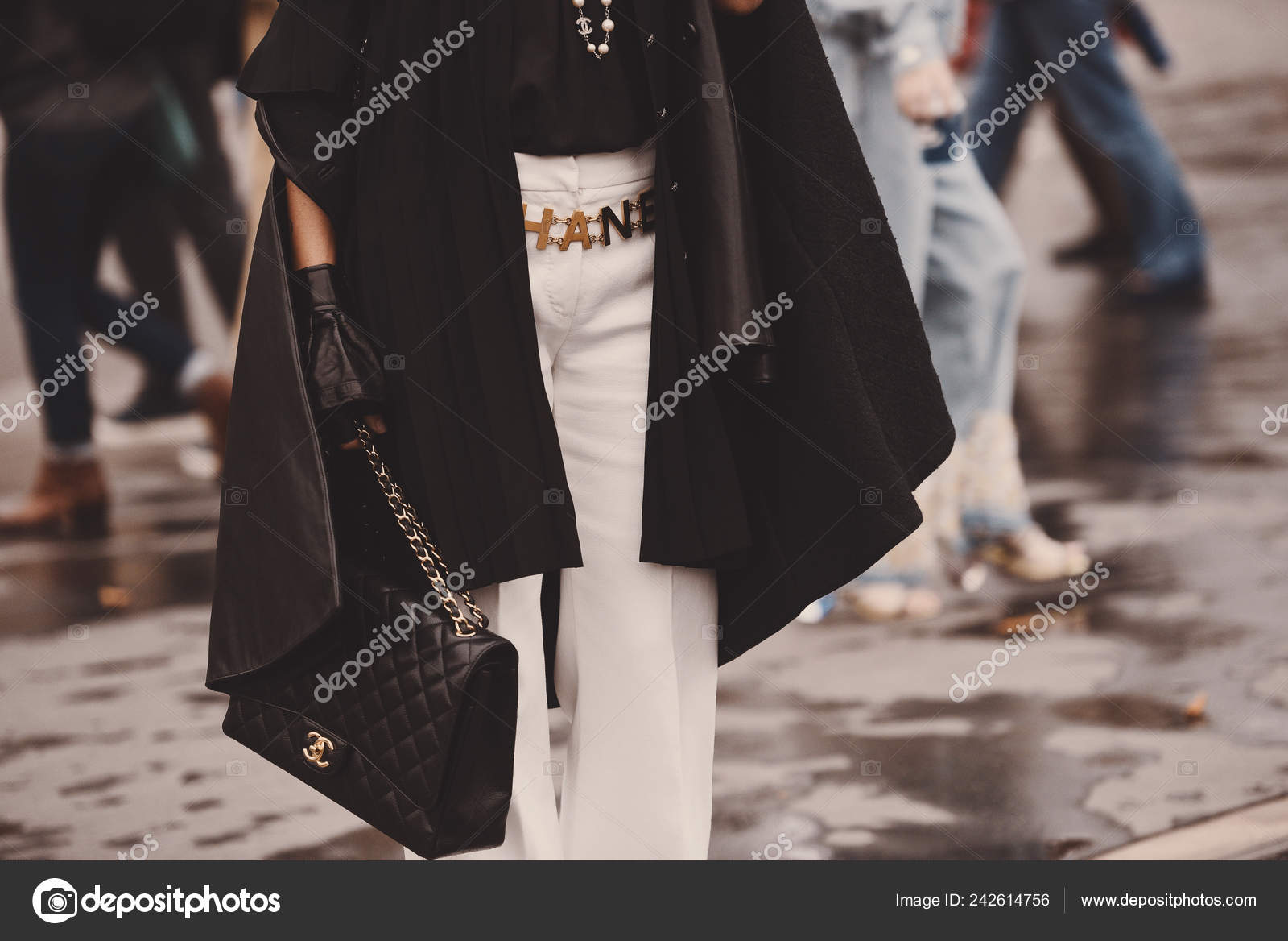 October 2018 Paris France Fashionable Girl Wearing Chanel Bag Fashion –  Stock Editorial Photo © AGCreativeLab #242614756