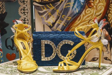 Milan, İtalya - 24 Şubat 2018: Dolce Gabbana mağaza Milano'da - lüks alışveriş kavramı