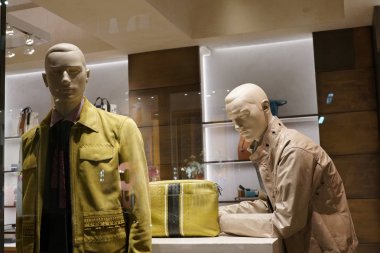 Milan, İtalya - 24 Şubat 2018: Bottega Veneta lüks mağaza Milano'da