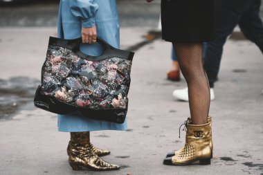 2 Ekim 2018: Paris, Fransa - Chanel Moda show Paris moda haftası sırasında sonra Chanel elbise - Pfwss19