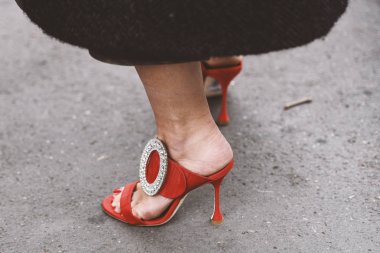 2 Ekim 2018: Paris, Fransa - şık ayakkabı ve Paris moda haftası sırasında sokak stil kıyafeti - Pfwss19