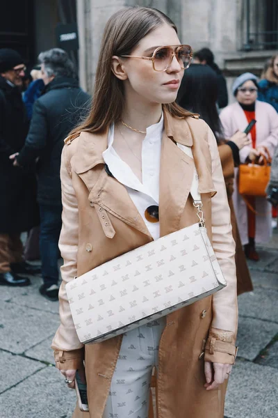 Milán Italia Febrero 2018 Chica Moda Con Ropa Accesorios Max — Foto de Stock
