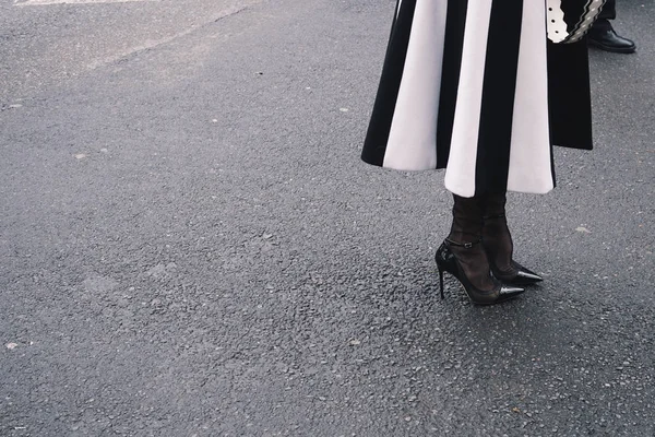 Милан Италия Февраля 2018 Года Модная Элегантная Женская Обувь Позируемая — стоковое фото