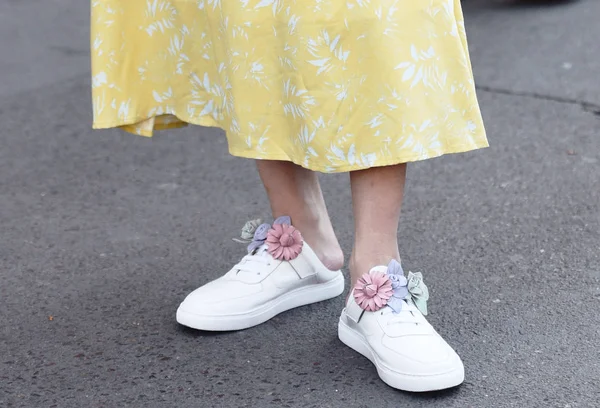 Сентября 2018 Года Париж Франция Девушка Модной Обувью Стильным Нарядом — стоковое фото