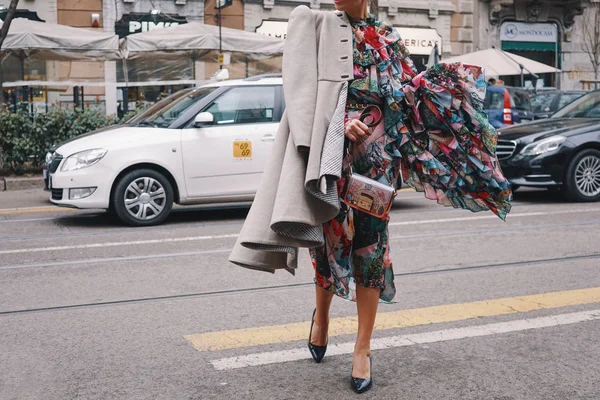 Milán Italia Febrero 2018 Extravagante Atuendo Influencer Fuera Desfile Moda —  Fotos de Stock
