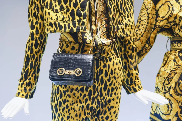 Milán Itálie Února 2018 Versace Produkty Podrobně Obchodě Miláně — Stock fotografie