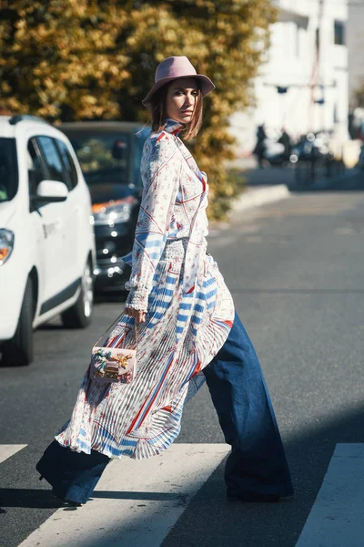 Septiembre 2018 París Francia Influencer Con Ropa Elegante Posando Durante — Foto de Stock