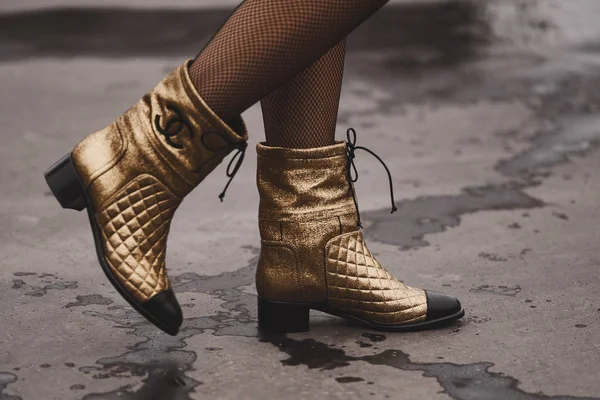 Октября 2018 Года Париж Франция Роскошная Обувь Одежде Уличного Стиля — стоковое фото