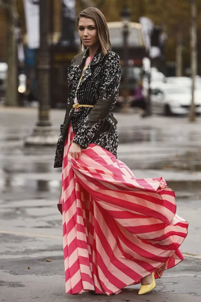 Oktober 2018 Paris Frankrike Landiana Cerciu Snygg Outfit Paris Fashion — Stockfoto