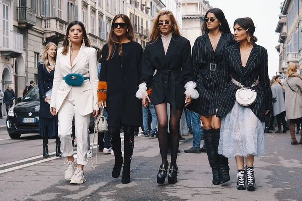 Milan Italy February 2018 Fashionable Models Bloggers Influencers Posing Walking — Stock Photo, Image