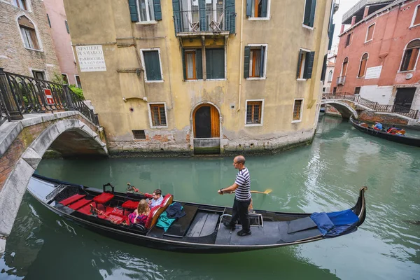 Veneza Itália Maio 2018 Canal Com Gôndolas Veneza Itália — Fotografia de Stock