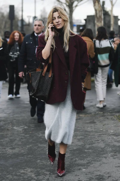Париж Франция Марта 2019 Года Уличный Стиль Модный Человек После — стоковое фото