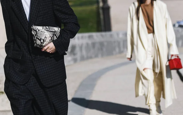 フランス 月27日 2019 ストリートスタイルの服 リンダ Tol パリのファッションウィーク中のファッションショーの前に Pfwfw19 — ストック写真