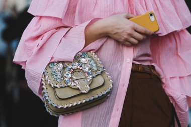 Sokak tarzı-çanta detay