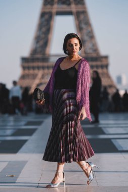 Paris, Fransa - 28 Şubat 2019: Sokak stil kıyafeti - daha önce bir defile sırasında Paris moda haftası - Pfwfw19
