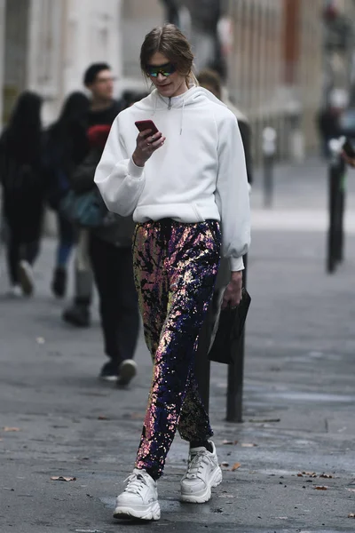 Paris Frankreich März 2019 Streetstyle Outfit Modische Person Nach Einer — Stockfoto