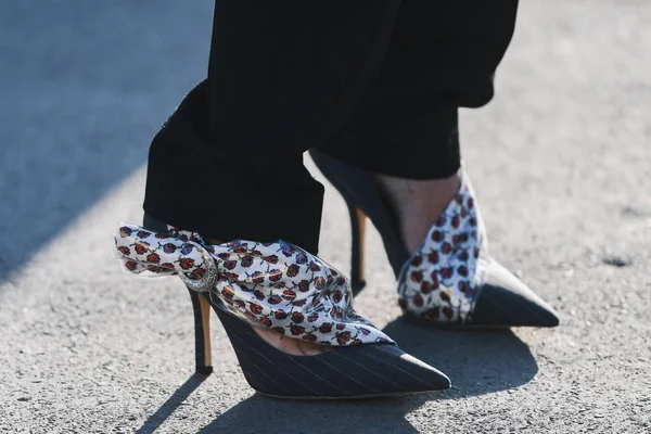 París Francia Febrero 2019 Traje Calle Zapatos Lujo Después Desfile —  Fotos de Stock