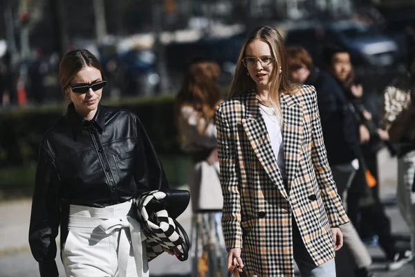 París Francia Febrero 2019 Traje Calle Persona Moda Después Desfile — Foto de Stock