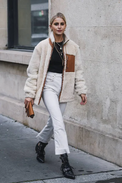 Paris Fransa Mart 2019 Sokak Stil Kıyafeti Caroline Daur Bir — Stok fotoğraf