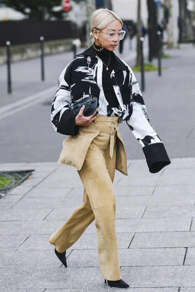 Paris Frankreich März 2019 Streetstyle Outfit Vanessa Hong Vor Einer — Stockfoto