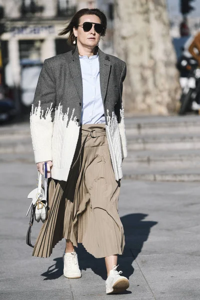 Paris Frankrijk Februari 2019 Street Stijl Outfit Modieuze Persoon Een — Stockfoto