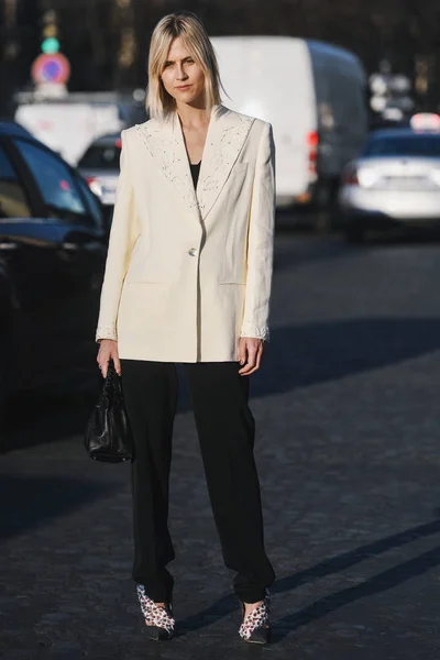 Paris Franciaország Február 2019 Street Style Felszerelés Linda Tol Előtt — Stock Fotó