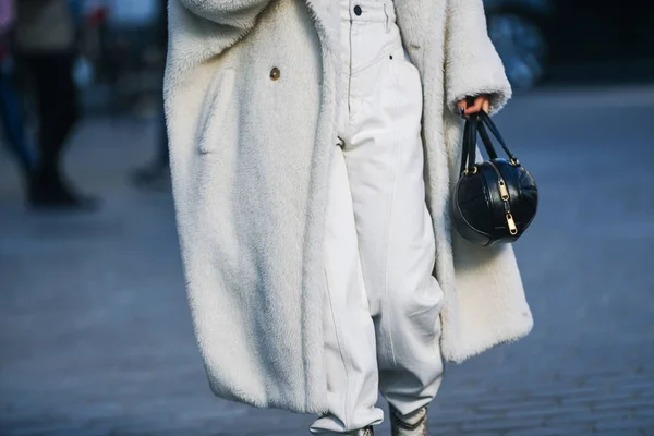 Paris Frankreich Februar 2019 Streetstyle Outfit Modische Person Nach Einer — Stockfoto