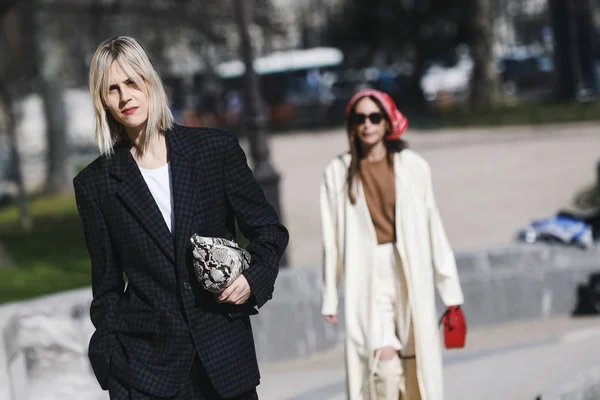 Paris France Février 2019 Tenue Street Style Linda Tol Avant — Photo