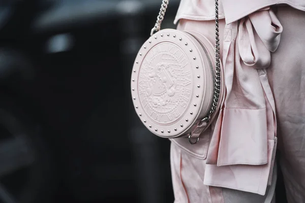 Paris Frankreich März 2019 Streetstyle Outfit Balmain Handtasche Nach Einer — Stockfoto