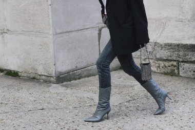 Paris, Fransa - 28 Şubat 2019: Sokak stil kıyafeti - ayakkabı ayrıntılı bir moda önce Paris moda haftası - Pfwfw19 göster