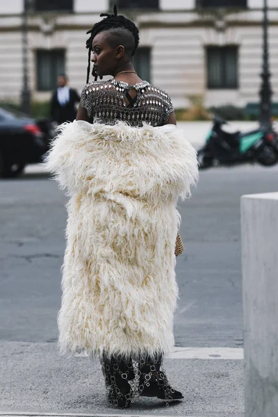 法国巴黎 2019年2月28日 街头风格服装 巴黎时装周期间时装秀前的凯莱拉 — 图库照片