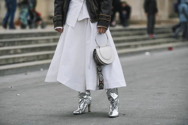 法国巴黎 2019年2月28日 巴黎时装周期间时装秀结束后的街头风格服装 — 图库照片