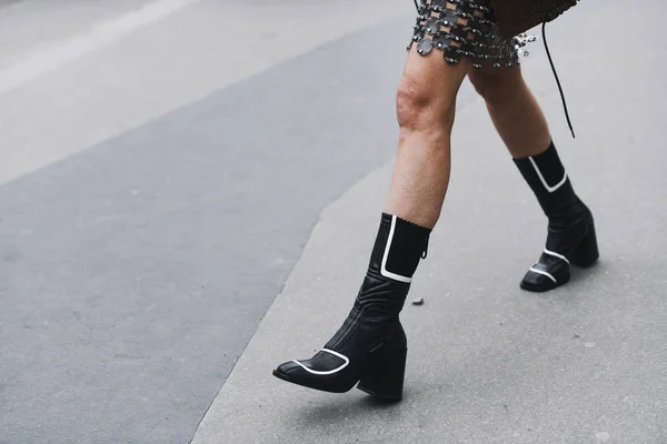 Paris Franciaország Február 2019 Street Stílusú Ruhát Cipők Divat Előtt — Stock Fotó